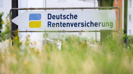BERLIN - 📊 Umfrage fordert Sozial-Reform am Donnerstag (07.08.2025)! 49 Prozent wollen Renten-Umbau - Großes Misstrauen in Regierungsarbeit! 📈