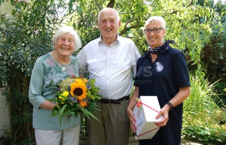 KAUFBEUREN - 💎 Diamantene Hochzeit von Helga und Helmut Preissler: 60 Jahre Ehe, Engagement, Kunst und Lebensfreude – herzliche Glückwünsche der Stadt! 🎉