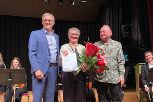 KAUFBEUREN - 🎵 40 Jahre Musikpädagogin! Maria Mayer-Günther erhält Ehrennadel und verabschiedet sich in den Ruhestand! 🏆