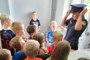 GEMÜNDEN AM MAIN - 15 Kinder beim Polizei-Ferienprogramm am Mittwoch (27.08.2025)! Fingerabdrücke nehmen und Funksprüche absetzen!