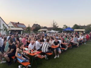 WAIDHOFEN - 🍷 Weinfest am Samstag (09.08.2025) im Pfarrgarten! SV Waidhofen verwandelt Ort in Weinoase - großer Erfolg! 🎉