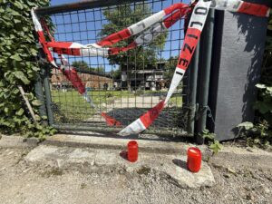 MÜNCHEN-FELDMOCHING - ☠️ Kohlenmonoxid-Drama bei Gartenfeier: Zwei Tote, vier Verletzte nach Generator-Betrieb – Feuerwehr rettet unter Atemschutz. 🚨