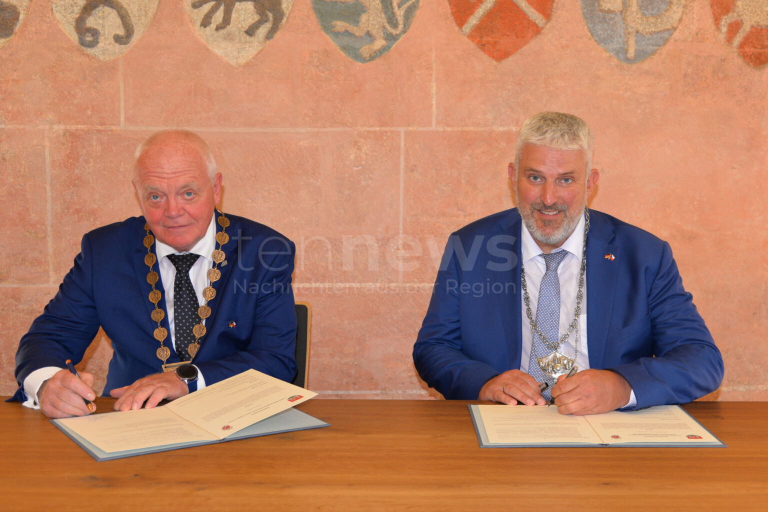 LAUF AN DER PEGNITZ - 🤝 Städtepartnerschaft mit Loket intensiviert: Neues Memorandum unterzeichnet, gemeinsames Engagement für Kultur und Freundschaft! 🏰