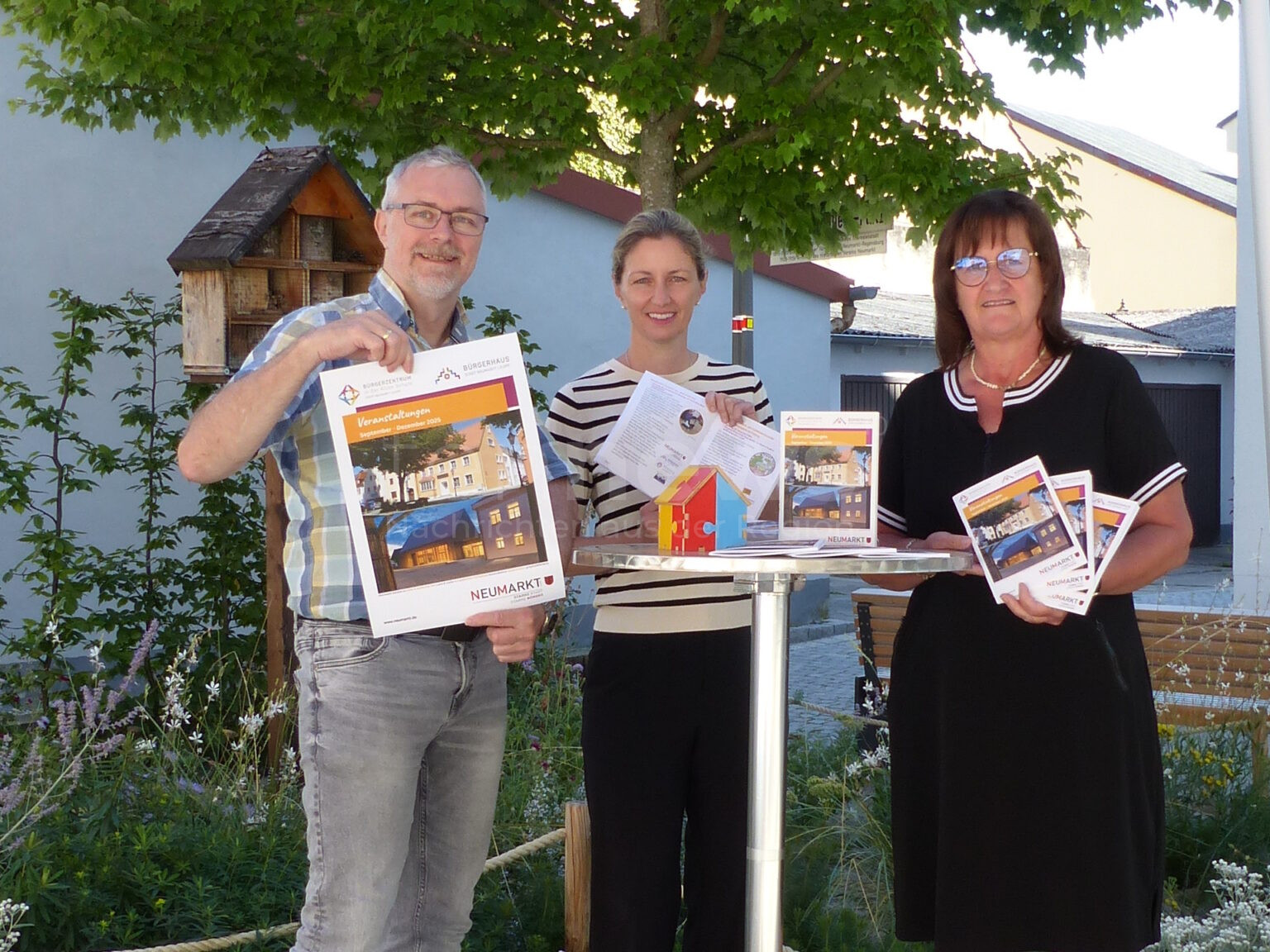 NEUMARKT - 📅 Neues Veranstaltungsheft für September bis Dezember erschienen! Schafkopf-Treff und Syrien-Kultur neu! 🎭