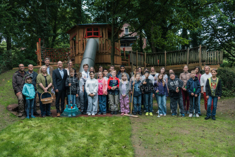 BAD KISSINGEN - 🛝 Spielplatz Kapellenstraße nach Sanierung wieder offen: Neue Geräte, frischer Rollrasen und noch mehr Spielspaß für Kinder und Familien! 🌳