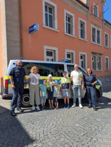 HILPOLTSTEIN - 👮‍♂️ Ferienprogramm bei der Polizei: Nachwuchskräfte klären Einbruch auf, sichern Spuren und erleben Ermittlungsarbeit hautnah! 🕵️‍♀️