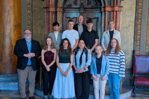 PASSAU - 👨‍🎓 Ausbildung startet am 01.09.2025! Zwölf neue Nachwuchskräfte von OB Dupper ins Rathaus eingeladen! 🏛️