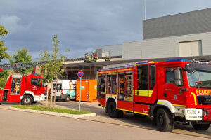 WASSERBURG AM INN - 🚒 Brandschutzübung in der RoMed Klinik: Realistisches Szenario mit Rauch, Dunkelheit und Evakuierung erfolgreich gemeistert! 🏥