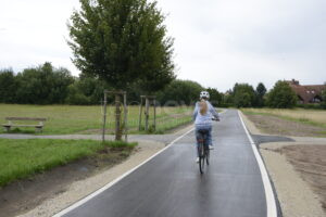 LAUF AN DER PEGNITZ - 🚴 Geh- und Radweg über die Heldenwiese jetzt nutzbar: Mehr Sicherheit für Schulwege, weitere Arbeiten folgen! 🌳