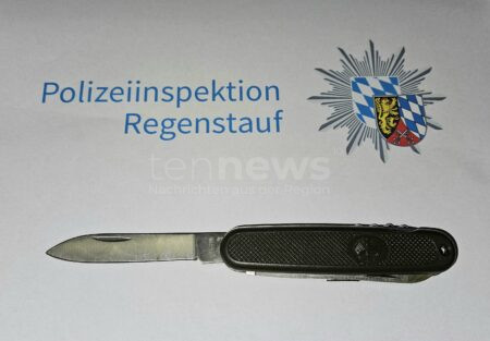 LAPPERSDORF-OPPERSDORF - 🔪 Familienstreit eskaliert am Dienstag (12.08.2025)! Syrer (29) zückt Messer und versucht, Angehörige zu stechen - Festnahme! 🚔
