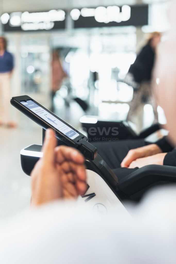 MÜNCHEN - 🤖 Flughafen und Lufthansa testen seit August 2025 autonome Rollstühle für mobilitätseingeschränkte Passagiere! Moderne Technik sicher Betrieb ab! ✈️