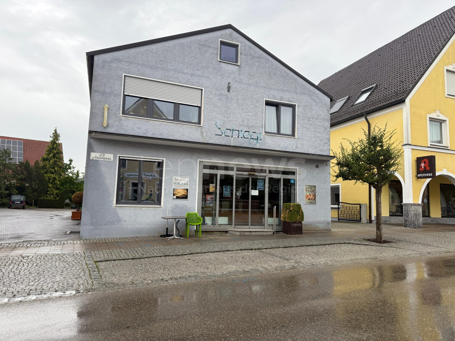 BURGHEIM - 🔪 Raubüberfall am Samstag (02.08.2025) auf Bäckerei! Maskierter bedroht Angestellte mit Messer – Polizei fahndet, Hinweise gesucht. 🚨