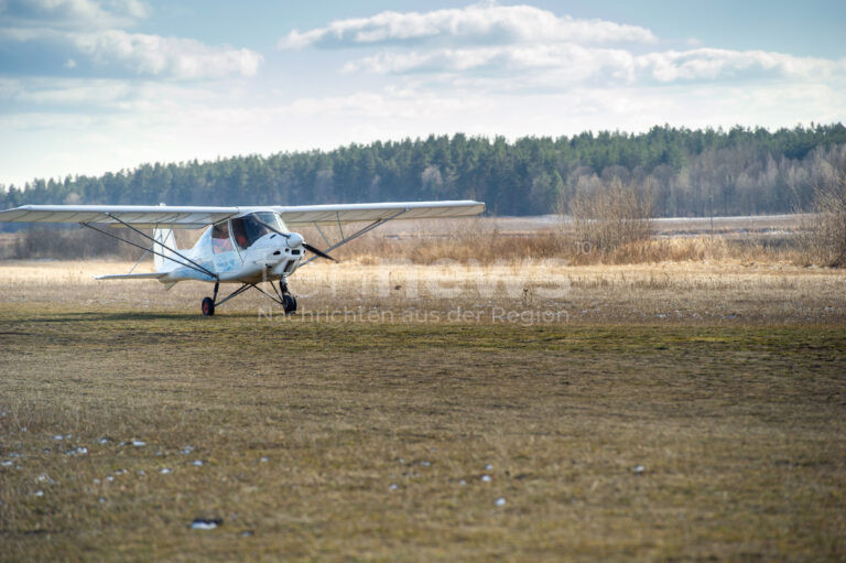 GRIESSTÄTT - ✈ Spektakuläre Notlandung am Freitag (08.08.2025)! Kleinflugzeug rutscht nach technischem Defekt ins Maisfeld - Insassen unverletzt! 🌽