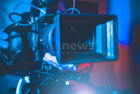 MÜNCHEN - 🎬 5.000 Komparsen für Hollywood-Epos gesucht! Dreharbeiten für Filmspektakel "THE RAGE" von Paul Greengrass in Bayern - 130 Euro Tagesgage! 💰