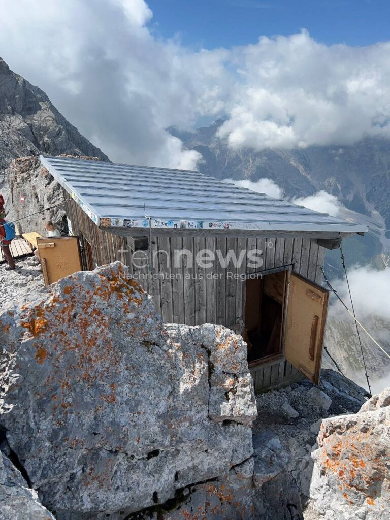 WATZMANN - 🏔️ Einbruch zwischen Donnerstag und Freitag (15.08.2025) in Schutzhütte am Watzmann! Täter übernachten illegal - Bergwacht verschalt Fenster! ⛺