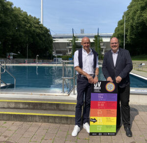 NÜRNBERG - ☀️ AOK übergibt UV-Index-Tafeln am Mittwoch (06.08.2025)! Nürnbergs Freibäder warnen Badegäste vor Hautkrebs-Gefahr! 🏊