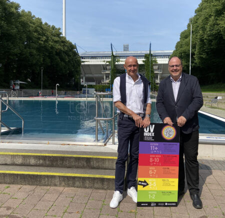 NÜRNBERG - ☀️ AOK übergibt UV-Index-Tafeln am Mittwoch (06.08.2025)! Nürnbergs Freibäder warnen Badegäste vor Hautkrebs-Gefahr! 🏊