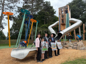 NÜRNBERG - 🛝 Neuer inklusiver Kinderspielplatz am Ferdinand-Drexler-Weg eröffnet: Barrierefreie Spielzonen und naturnahe Gestaltung für alle Kinder! 🌳