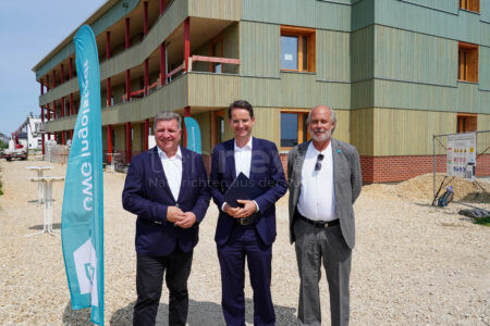 INGOLSTADT - 🏠 Bauminister Bernreiter besichtigt am Mittwoch (06.08.2025) Pilotprojekt "Haus fast ohne Heizung" ! Fertigstellung im Herbst geplant! 🔥