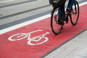 AUGSBURG - 🚴 Falscher Fahrradstreifen in der Nacht auf Dienstag (05.08.2025) gemalt! Polizei ermittelt wegen Sachbeschädigung - 5.000 Euro Schaden! ⚠️