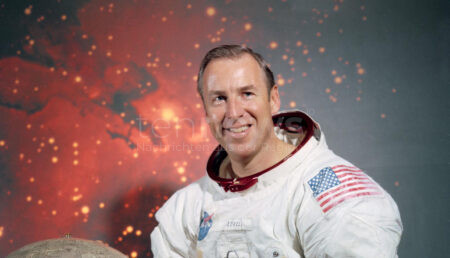 LAKE FOREST - 🚀 NASA-Nachruf am Freitag (08.08.2025): Legendärer Astronaut Jim Lovell am Mittwoch gestorben! Apollo-13-Kommandant wurde 97 Jahre alt! 🌙