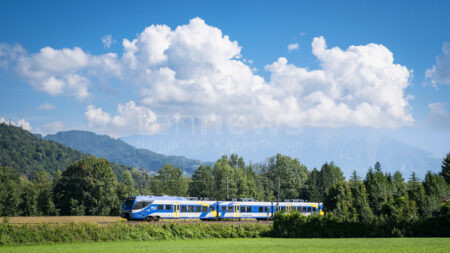 HOLZKIRCHEN - 🚆 Fahrplanabweichungen im Netz Chiemgau-Inntal am 11./12. August 2025: Bauarbeiten der DB führen zu Haltausfällen und SEV! 🚌