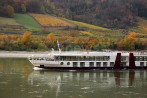 PASSAU - 🚢 Kreuzfahrtschiff am Dienstag (20.08.2025) mit Umwelt-Verstoß erwischt! Dreckiges Abwasser in Donau geleitet - Kläranlage gestoppt! 🌊