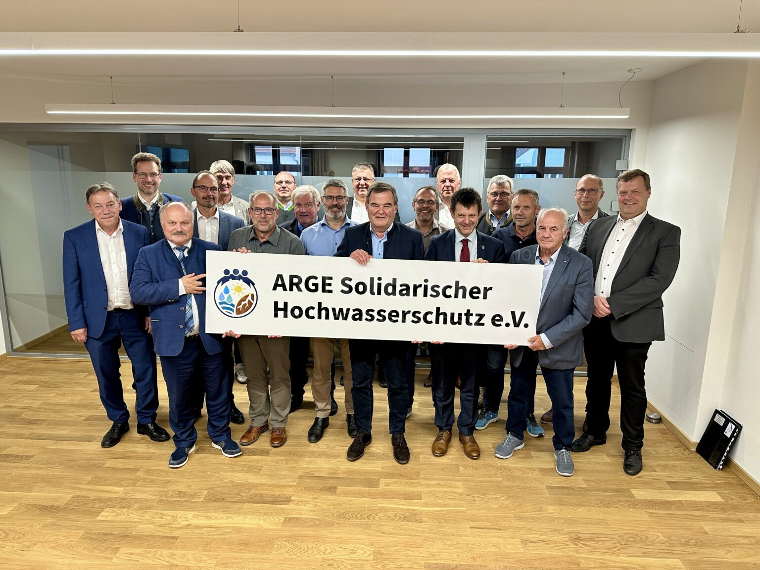 HOHENWART - 🌊 Hochwasserschutz-Verein seit Donnerstag (31.07.2025): Landrat Gürtner übernimmt Vorsitz, Allianz stärkt Schutz der Region! 🤝