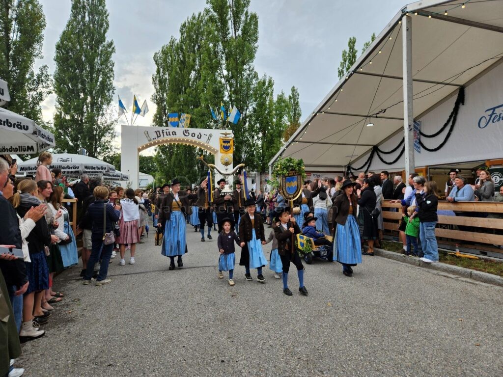 PFAFFENHOFEN AN DER ILM - 🎪 Stadt zieht Volksfest-Bilanz: Herbstwetter trübte Besucherzahlen beim 75. Jubiläumsfest, dennoch gute Stimmung! 🌧