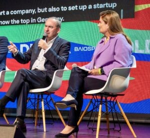 🤖 MÜNCHEN - Aiwanger bei KI-Konferenz dld Baiosphere! Wirtschaftsminister will Rentenbeiträge in deutsche Startups investieren! 💰
