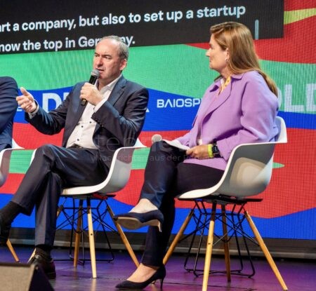 🤖 MÜNCHEN - Aiwanger bei KI-Konferenz dld Baiosphere! Wirtschaftsminister will Rentenbeiträge in deutsche Startups investieren! 💰