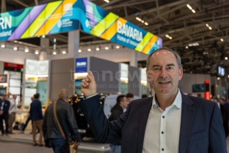 🚗 MÜNCHEN - Aiwanger auf der IAA Mobility 2025! Wirtschaftsminister fordert Ende des EU-Verbrenner-Verbots - 450.000 Jobs in Gefahr! 🏭