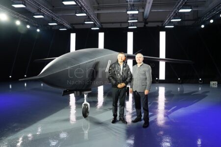 MÜNCHEN - ✈️ Münchner Firma Helsing stellt autonomen Kampfjet CA-1 Europa am Donnerstag (25.09.2025) vor! Aiwanger lobt bayerische Verteidigungsindustrie! 🛡️