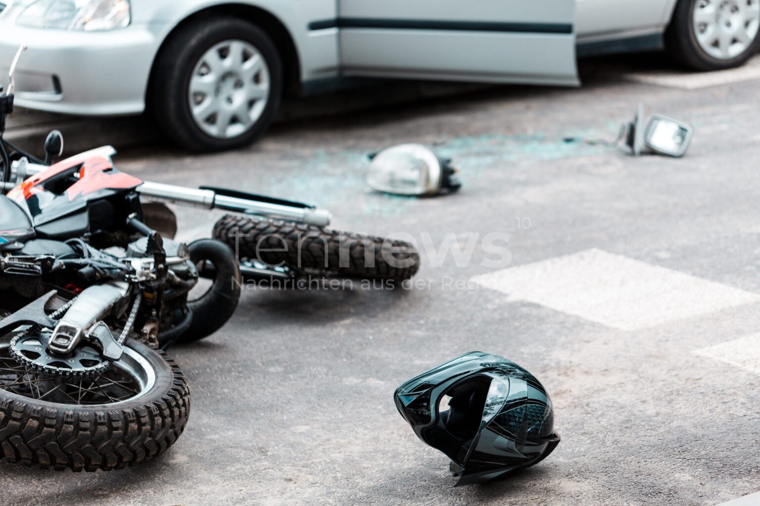 INGOLSTADT - 🏍️ Autofahrer übersieht am Donnerstag (18.09.2025) beim Abbiegen Motorradfahrer! 62-Jähriger bei Verkehrsunfall verletzt! 🚗