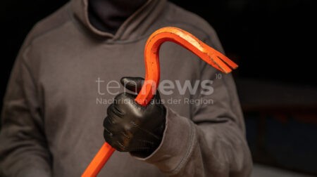 Meta-Description: INGOLSTADT - 🔨 Einbrecher flexen am Mittwoch (17.09.2025) zwei Tresore in Bowlingcenter auf! Mittlerer vierstelliger Betrag gestohlen! 🎳