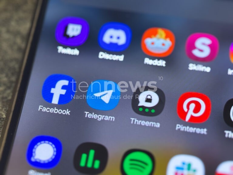 AUGSBURG - 💰 Sechsstelliger Anlage-Betrug über Messenger! Unbekannte Täter ergaunern sich mittleren sechsstelligen Betrag - Polizei warnt! 📱
