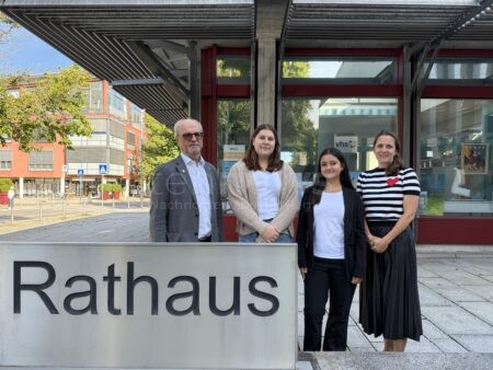👥 NEUFAHRN - Zwei neue Auszubildende am 1. September 2025 im Rathaus begrüßt! Graßl und Karal starten Verwaltungsausbildung! 🏛️