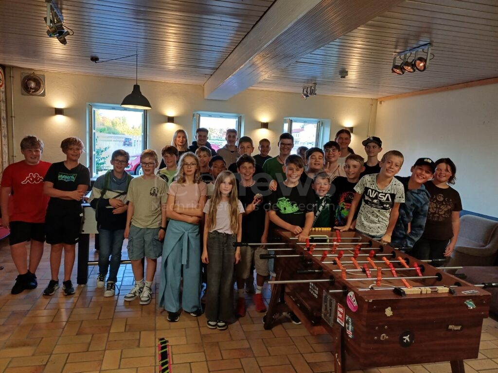 Kickerturnier im Nördlinger Jugendzentrum: Marie und Mika siegen gegen Geschwister-Team! - tennews NÖRDLINGEN - ⚽ Spannendes Kickerturnier bereits am Montag (02.09.2025) im Jugendzentrum! 16 Teams kämpften um den Sieg - Stadt ehrt Sieger! 🏆