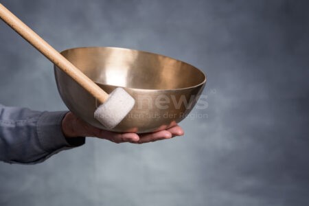 NÖRDLINGEN - "Bewegung und Klang" am Donnerstag (02.10.2025)! Kostenlose Stunde mit Klangschalen und sanften Übungen für Senioren!