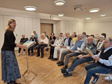 🎵 NÖRDLINGEN - "Singen für Menschen mit und ohne Vergesslichkeit" startet am Montag (22.09.2025)! 20 begeisterte Teilnehmer im Gemeindezentrum! 🎶