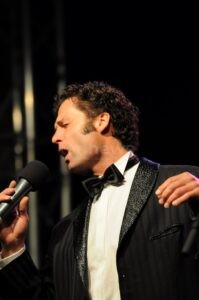 NÖRDLINGEN - 🎸 Elvis Presley am Donnerstag (23.10.2025) in der Stadtbibliothek! Stefan Schael präsentiert musikalische Reise des King of Rock'n'Roll! 🎤