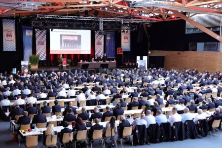 🚒 ESSENBACH - Eitzenberger mit 90 Prozent als Feuerwehrverbands-Chef wiedergewählt! 32. Landesverbandsversammlung mit 500 Führungskräften! 🔥
