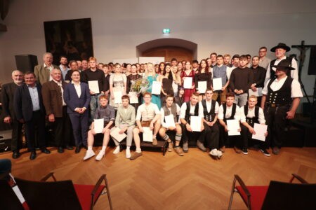 🔨 SCHEYERN - 64 neue Gesellinnen und Gesellen am Donnerstag (18.09.2025) freigesprochen! Traditionelle Feier im Kloster Scheyern! ⚒️
