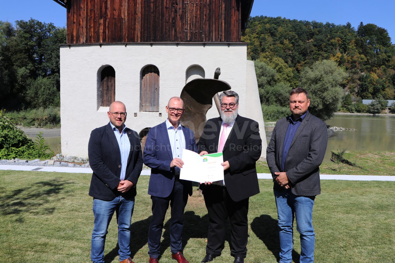 PASSAU - Pfaffinger Unternehmensgruppe erneut für Umweltschutz ausgezeichnet! Bürgermeister Rother überreicht Urkunde des Freistaats!