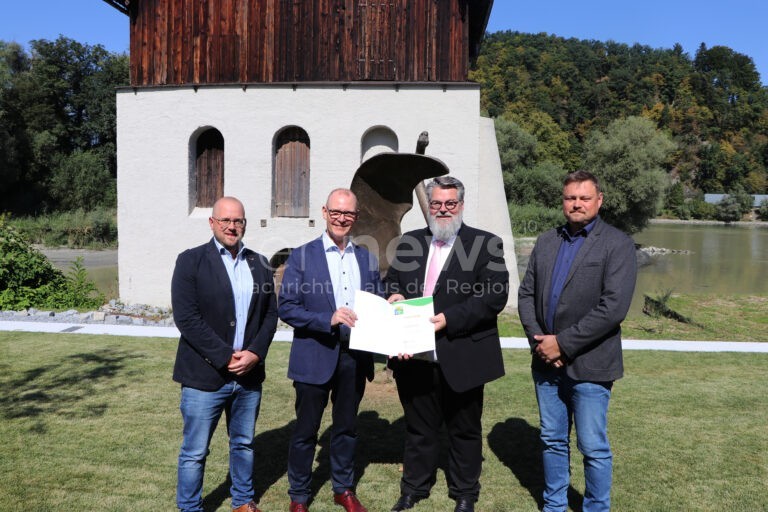 PASSAU - Pfaffinger Unternehmensgruppe erneut für Umweltschutz ausgezeichnet! Bürgermeister Rother überreicht Urkunde des Freistaats!