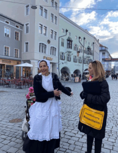 👩 ROSENHEIM - Jubiläums-Stadtführung "Weibsbilder" am 19. September 2025! 130 Jahre Stadtmuseum - Anmeldung erforderlich! 🏛️