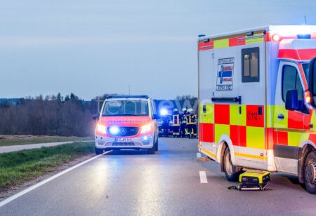 BARTHELMESAURACH - 🚌 Schulbus-Unfall am Freitagmittag (26.09.2025)! Fahrerin verliert Bewusstsein - vier Kinder und drei Erwachsene verletzt! 🚑