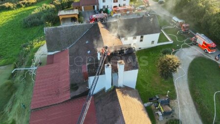 ROHRBACH - 🔥 Brand in Hopfendarre am Samstag (06.09.2025)! Feuerwehr verhinderte Übergreifen auf andere Gebäude - Schaden fünfstellig! 🚒