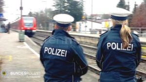 🚊 NEUFAHRN BEI FREISING - Randale am Mittwoch (10.09.2025) in S-Bahn! Bosnier (29) stößt Seniorin zu Boden und betätigt Notbremse! 🚔