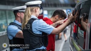 MÜNCHEN - 👮‍♂️ Zwei Widerstandshandlungen am Sonntag (14.09.2025) im Hauptbahnhof! Drei Bundespolizisten bei Widerstand verletzt! 🚂